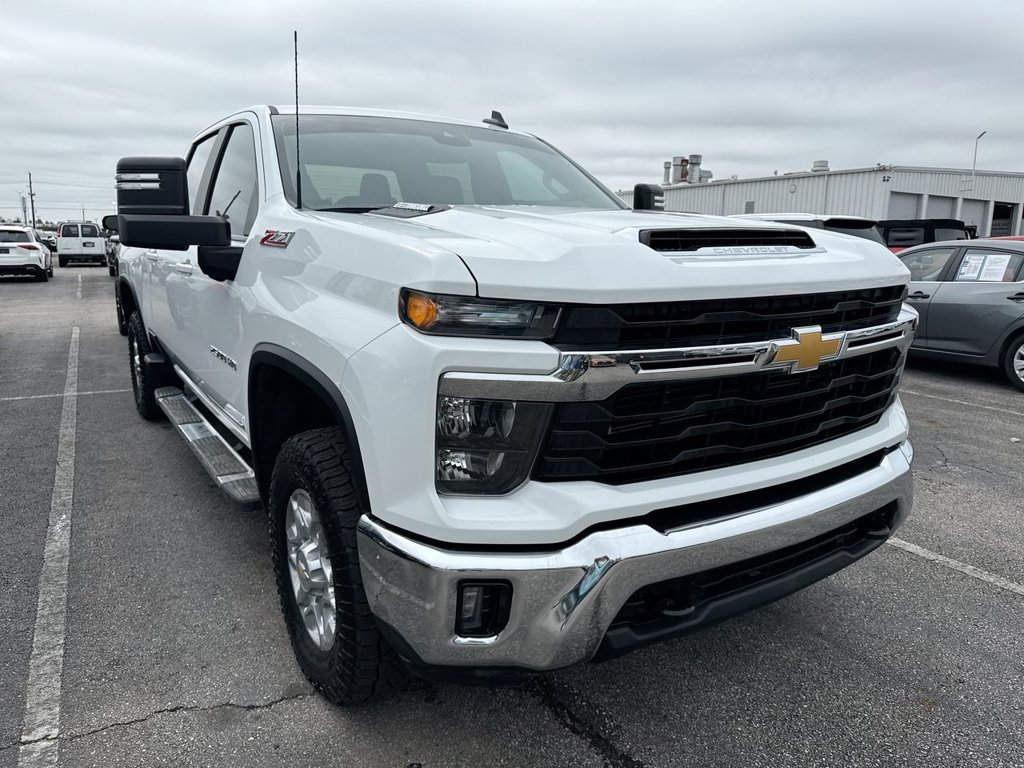 Used 2025 Chevrolet Silverado 2500 LT AWD/4WD image 6