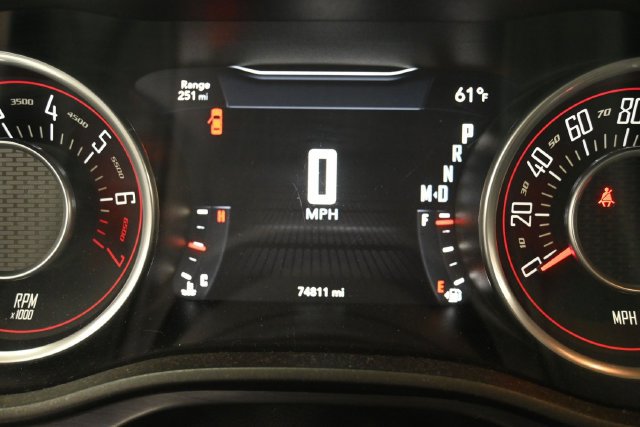 Used 2015 Dodge Challenger SXT RWD image 18