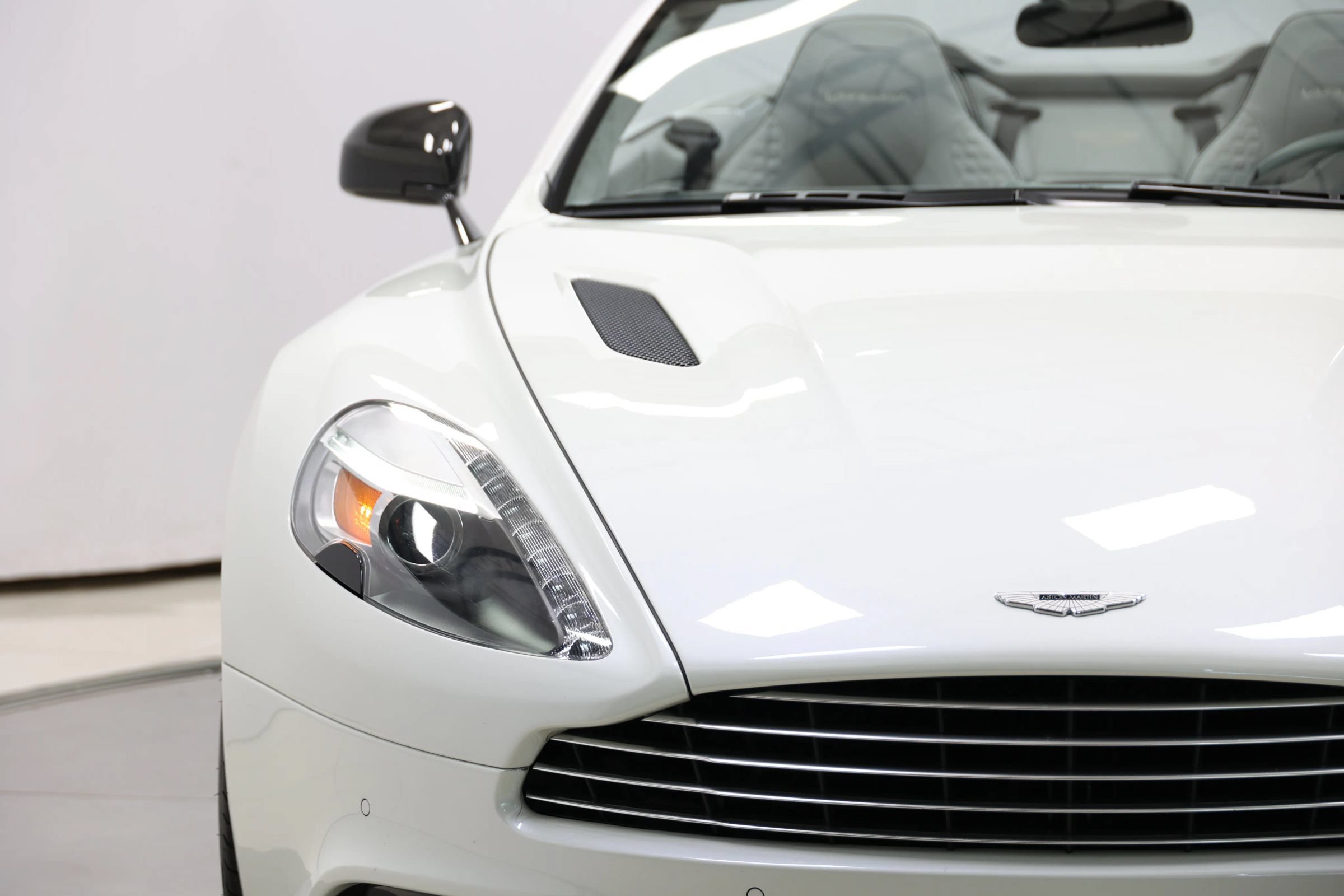 Used 2014 Aston Martin Vanquish Volante RWD image 94