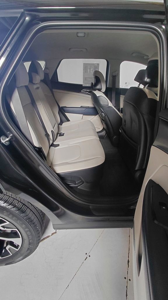 Used 2023 Kia Sportage EX AWD/4WD image 17