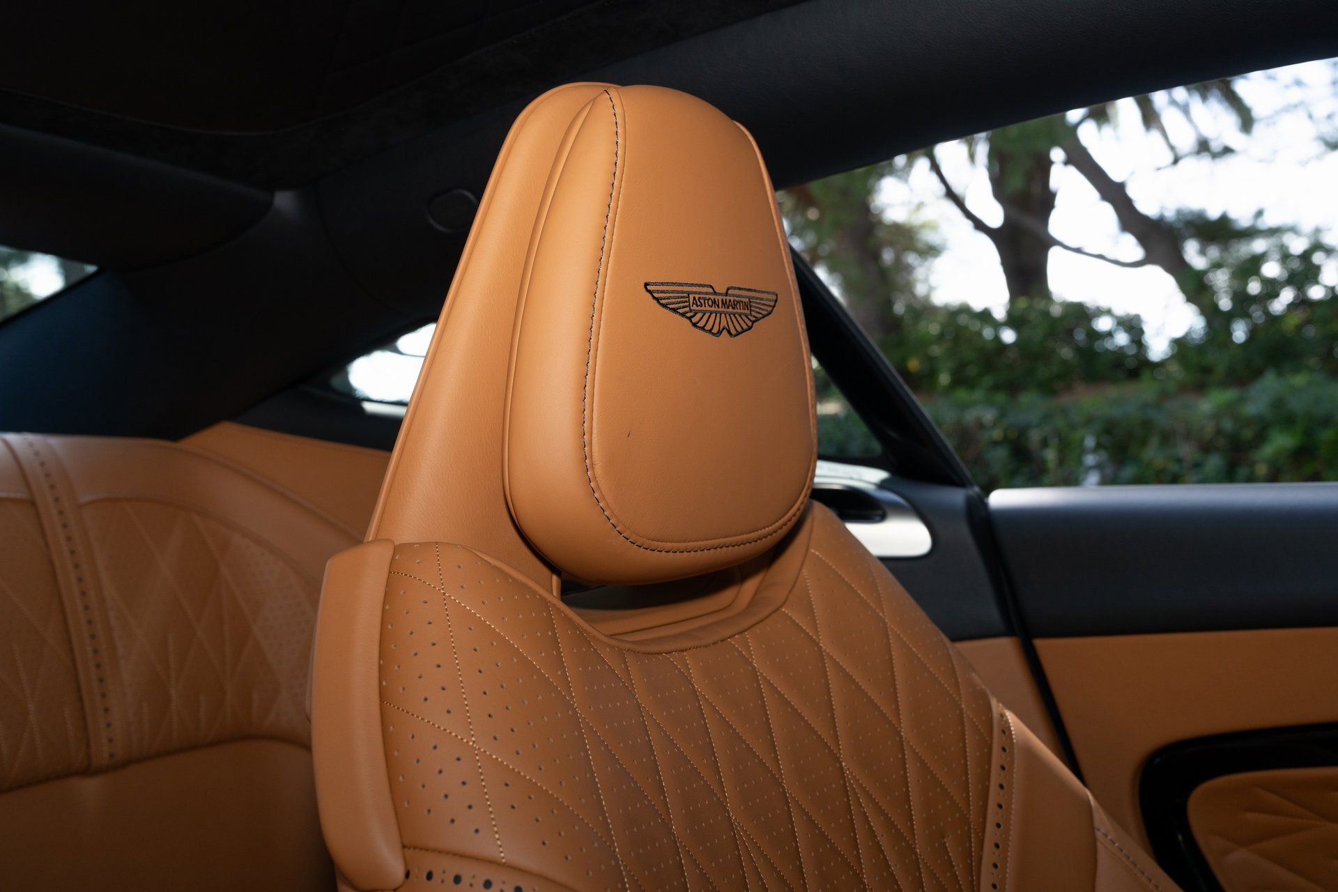 Used 2024 Aston Martin DB12 Coupe RWD image 22
