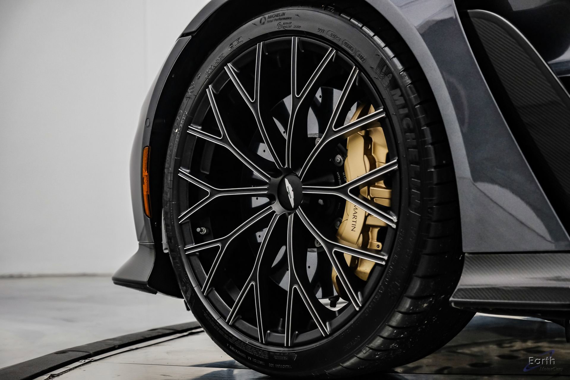 Used 2023 Aston Martin V12 Vantage RWD image 92