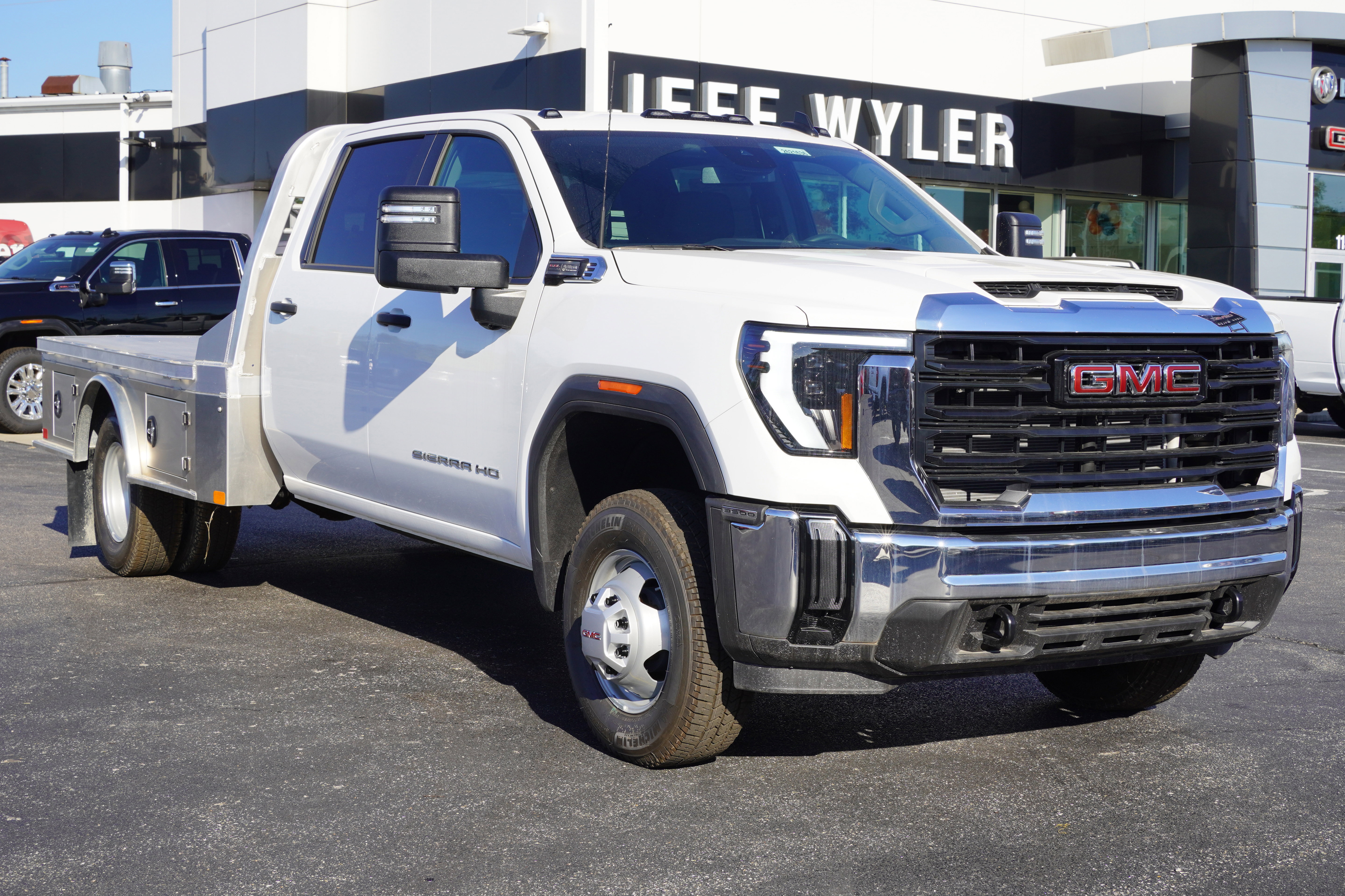 New 2025 GMC Sierra 3500 Pro w/ Convenience Package