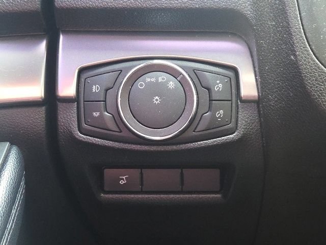 Used 2018 Ford Explorer XLT w/ Equipment Group 202A AWD/4WD image 27