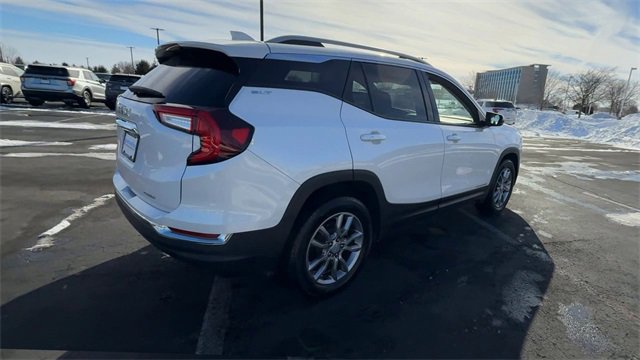 Used 2022 GMC Terrain SLT w/ Infotainment Package II image 8