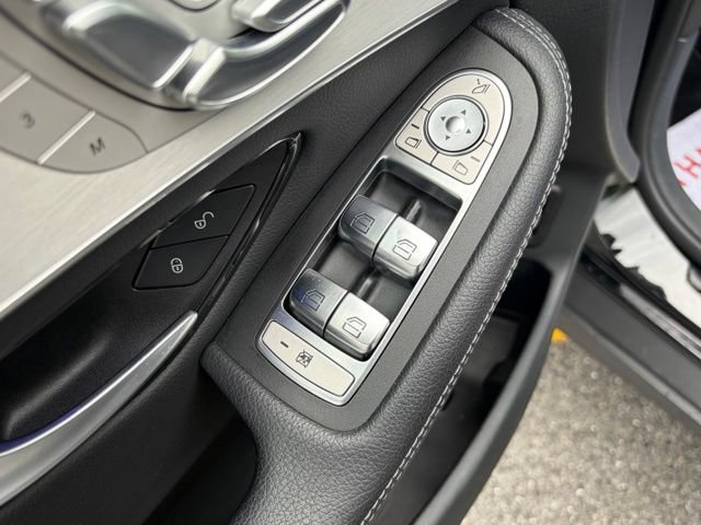 Used 2021 Mercedes-Benz GLC 300 4MATIC w/ AMG Line image 13