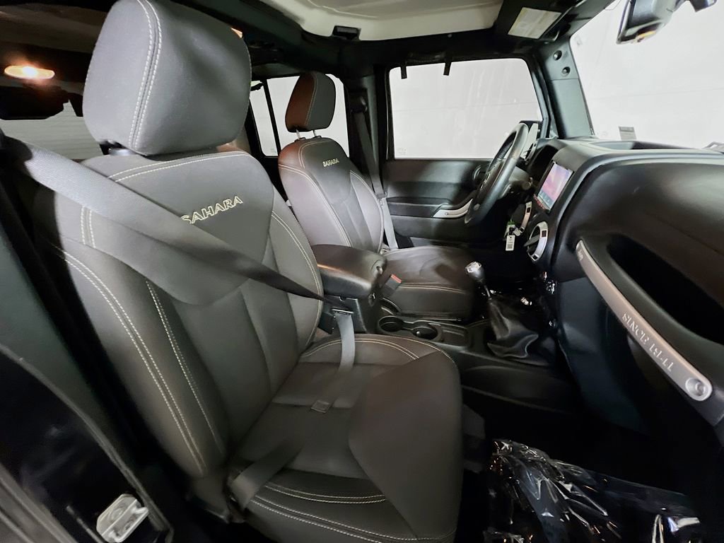 Used 2017 Jeep Wrangler Unlimited Sahara w/ Max Tow Package image 25