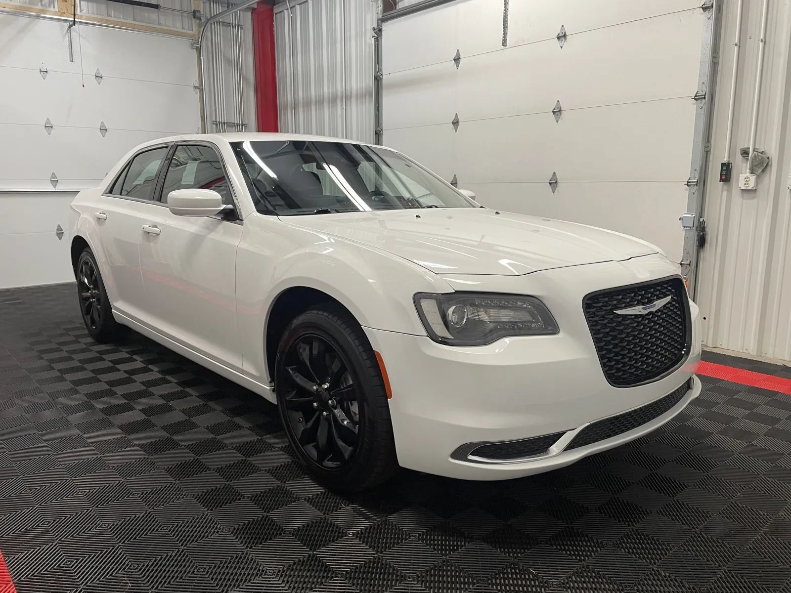 Used 2022 Chrysler 300 Touring AWD/4WD image 5