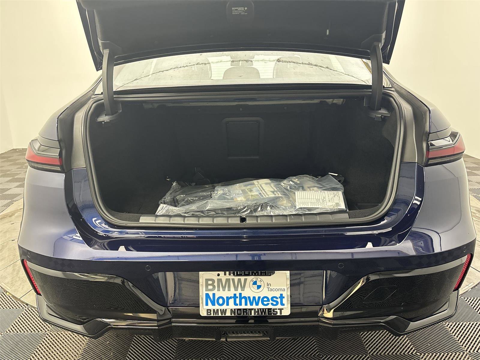 New 2026 BMW 740i xDrive w/ Executive Package image 21