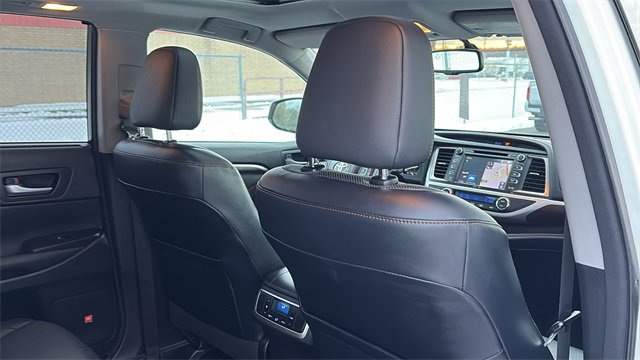 Used 2015 Toyota Highlander Limited image 31