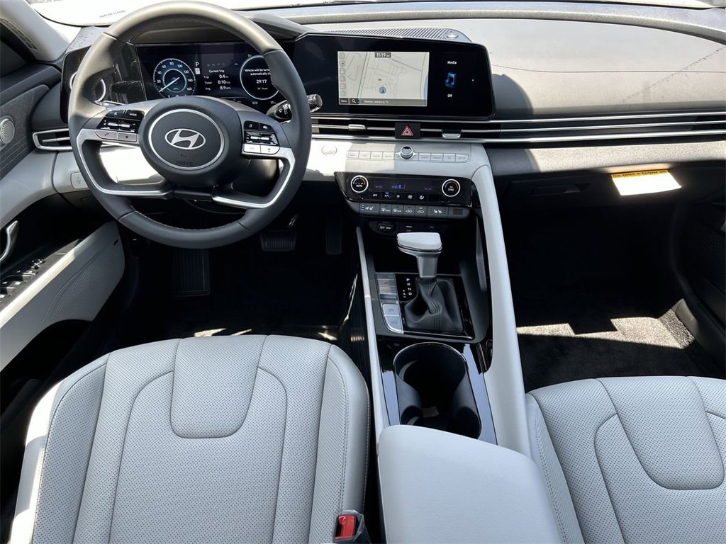 New 2025 Hyundai Elantra Limited image 3
