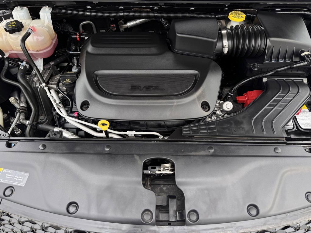 Used 2023 Chrysler Pacifica Touring-L image 27