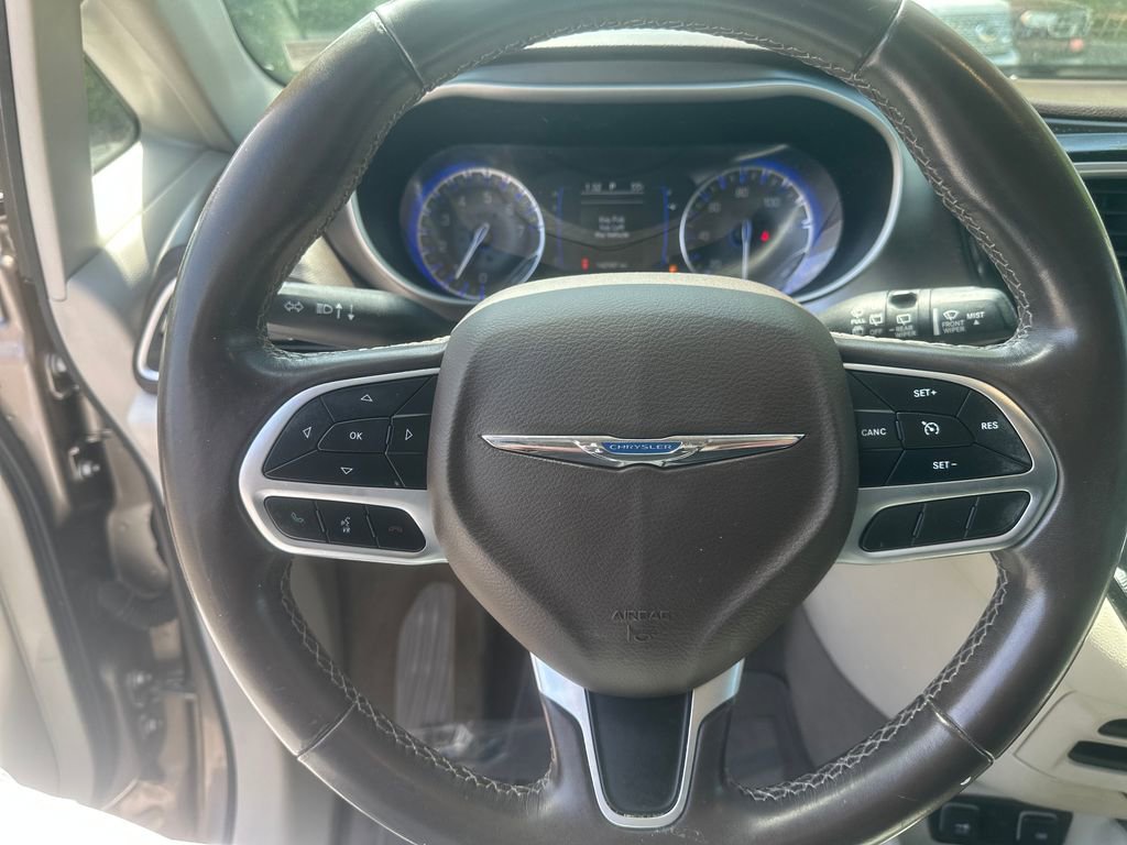 Used 2018 Chrysler Pacifica Touring-L w/ Premium Audio Group image 12