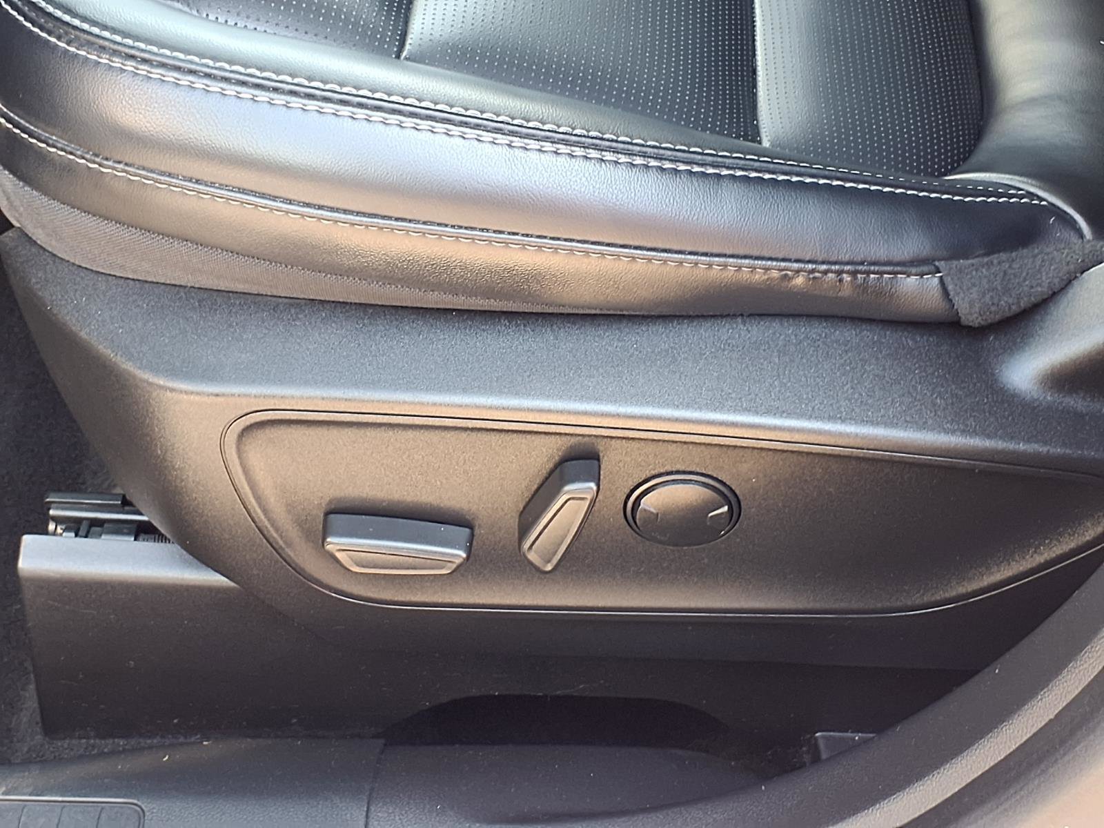 Used 2023 Ford Escape Platinum AWD/4WD image 4