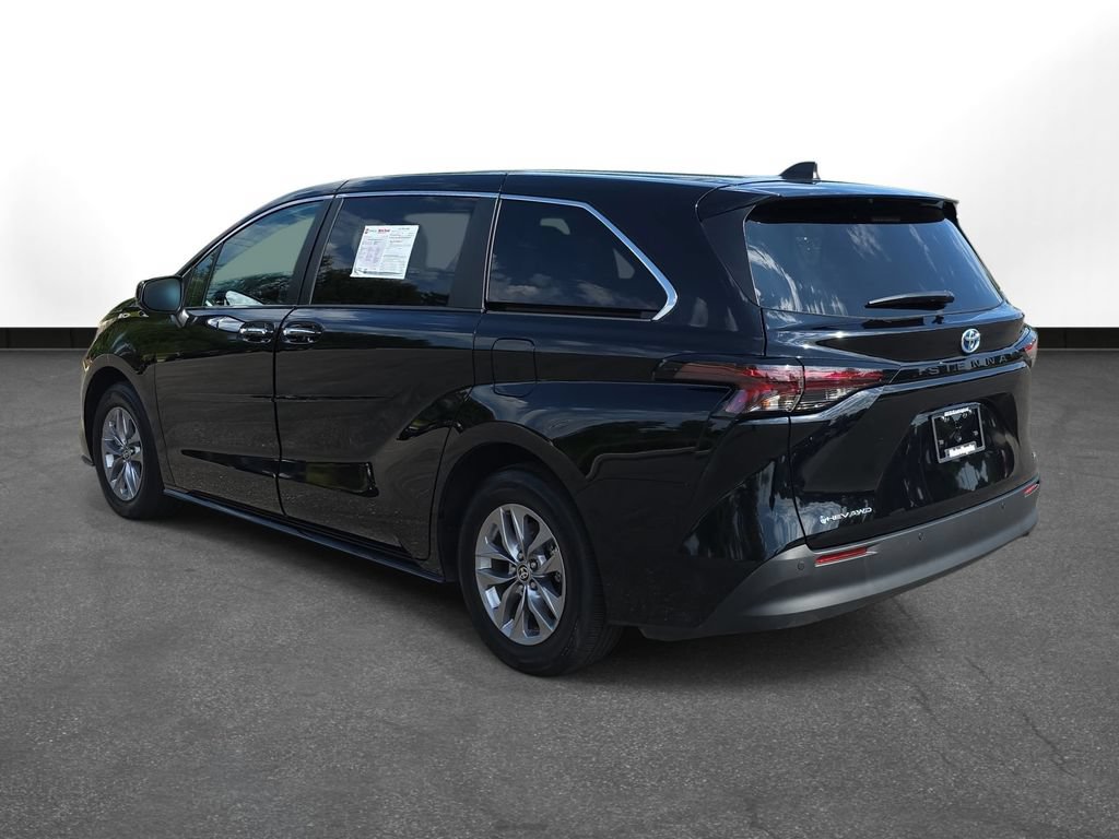 Used 2025 Toyota Sienna XLE AWD/4WD image 10