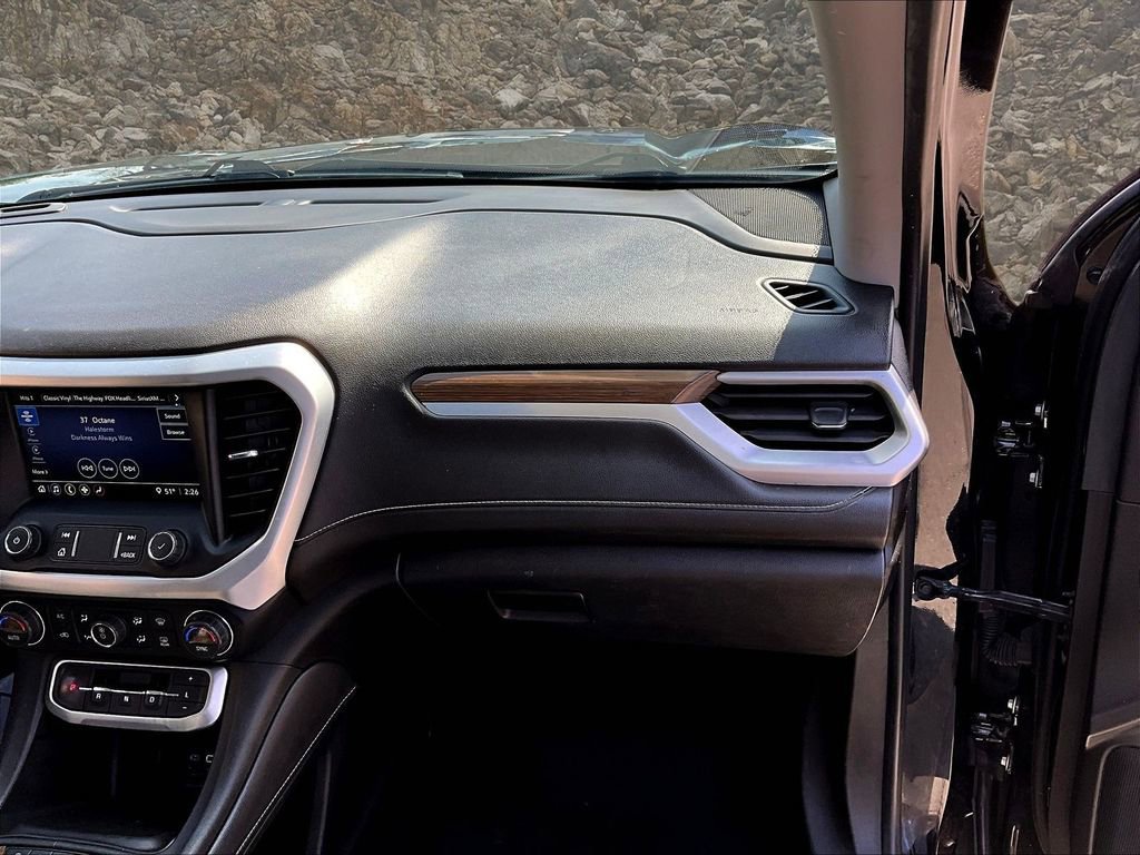 Used 2021 GMC Acadia SLE image 15