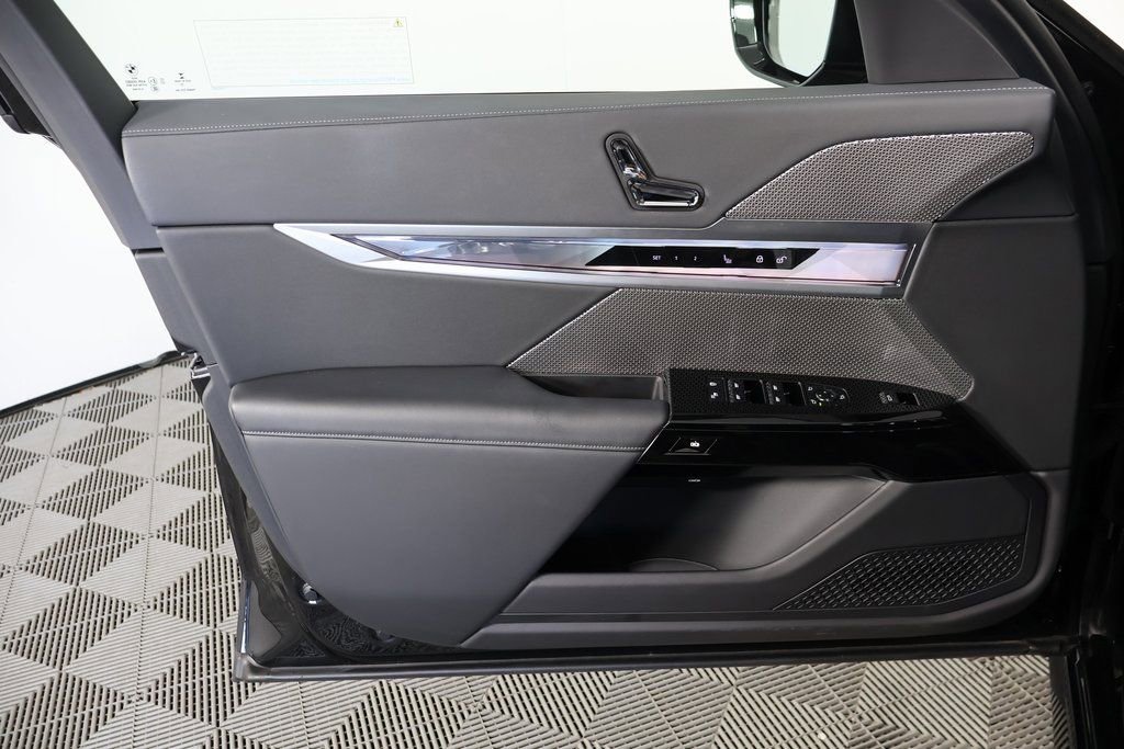 Used 2023 BMW 740i w/ Parking Assistance Package RWD image 11
