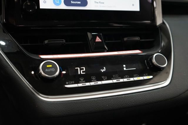 Used 2025 Toyota Corolla LE image 28