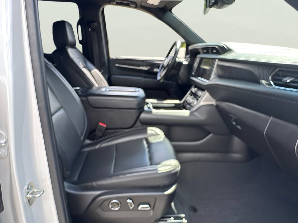Used 2023 GMC Yukon Denali w/ LPO, Floor Liner Package AWD/4WD image 20