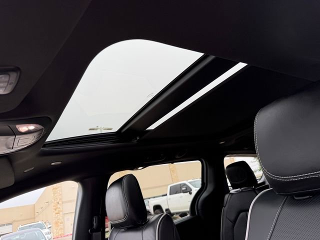 Used 2026 Chrysler Pacifica Limited FWD image 18