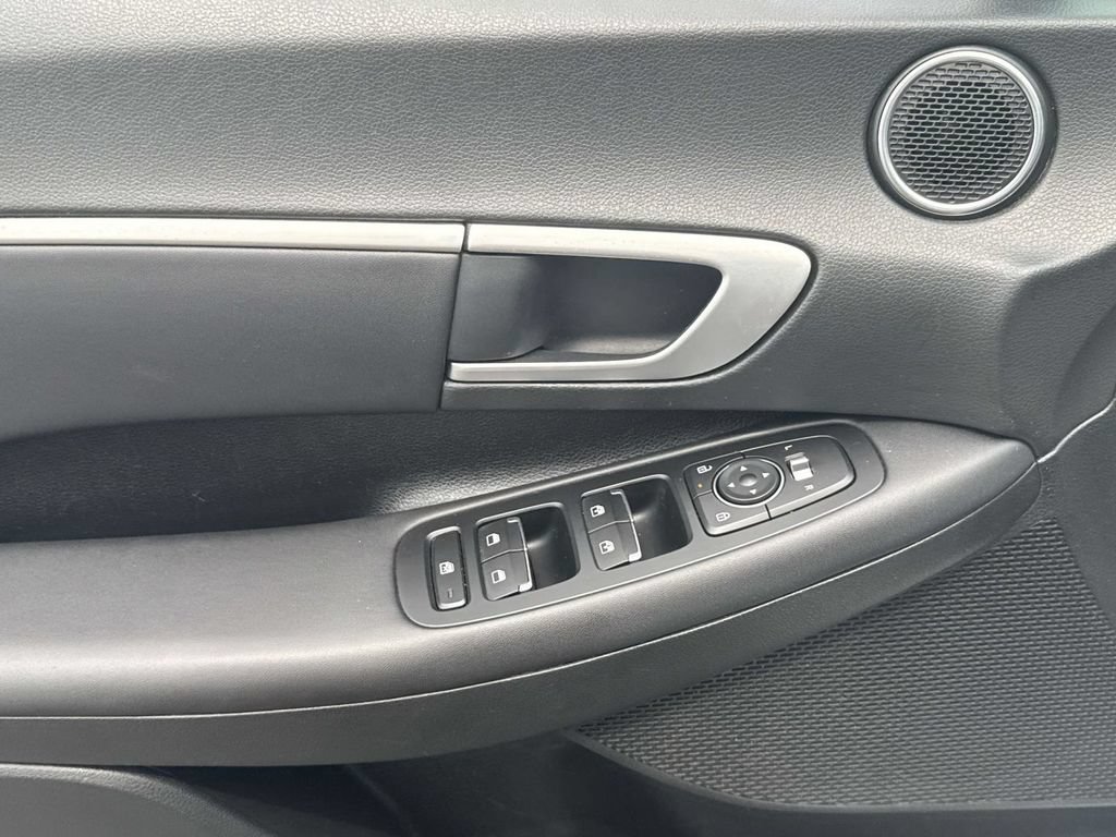 Used 2025 Hyundai Sonata SEL FWD image 15