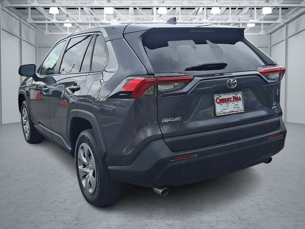 Used 2023 Toyota RAV4 LE AWD/4WD image 3