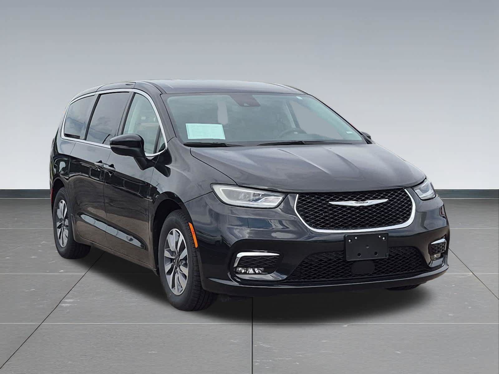 Used 2023 Chrysler Pacifica Touring-L FWD image 8