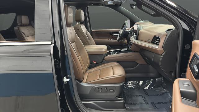 Used 2025 Chevrolet Tahoe High Country AWD/4WD image 23