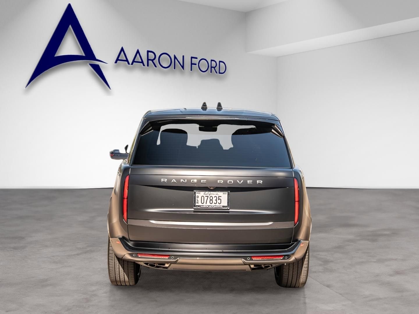 Used 2025 Land Rover Range Rover Long Wheelbase Autobiography image 9
