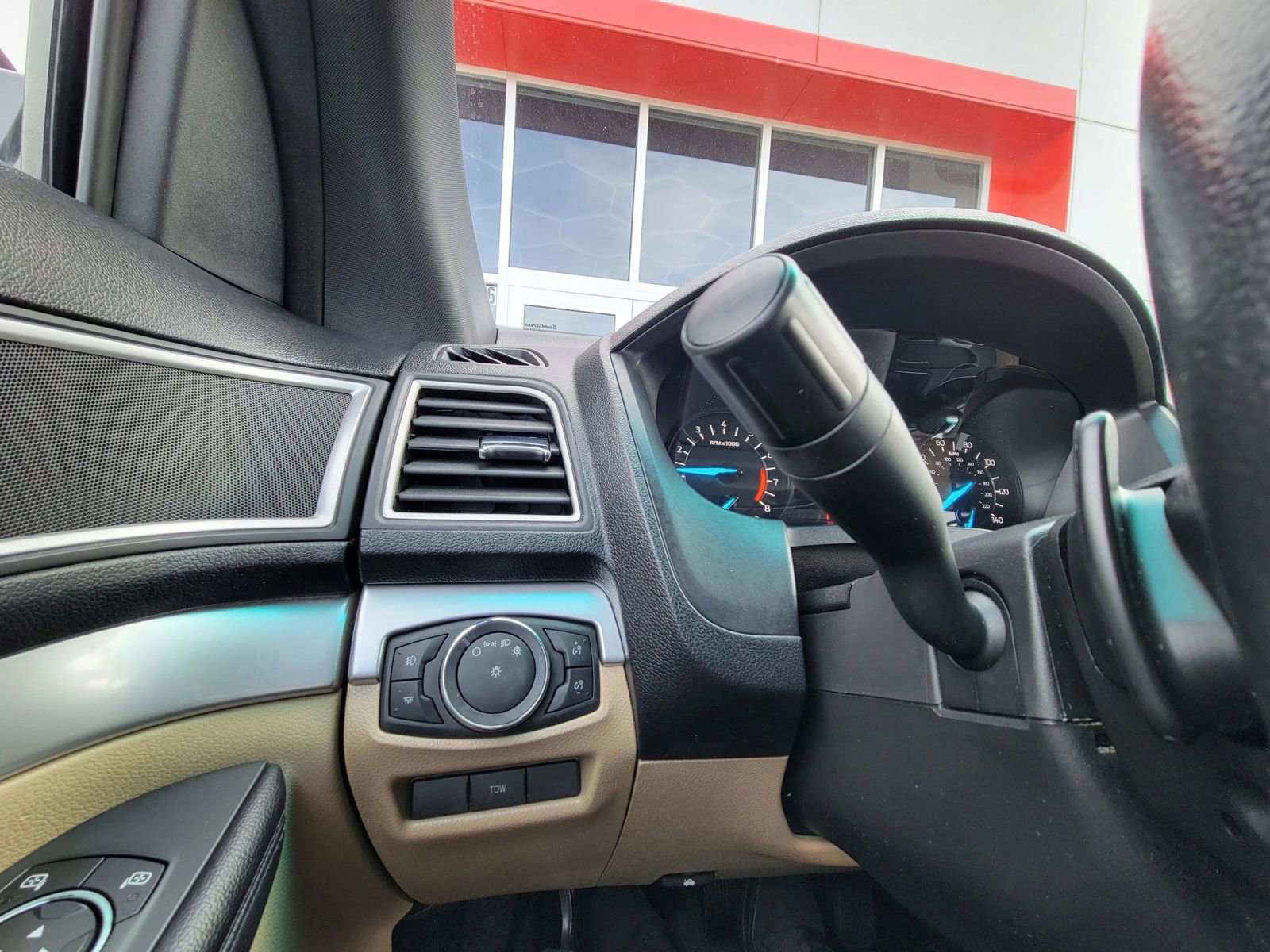 Used 2016 Ford Explorer XLT AWD/4WD image 11