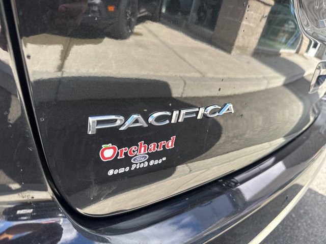 Used 2023 Chrysler Pacifica Touring-L image 10
