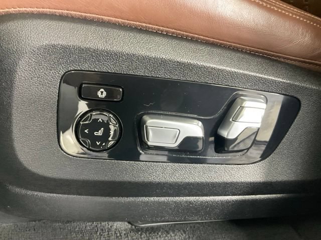 Used 2020 BMW X7 M50i w/ Dynamic Handling Package AWD/4WD image 25
