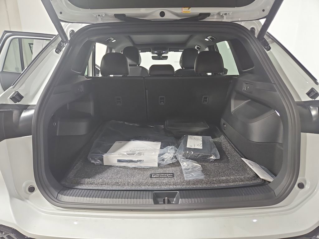 New 2026 Volkswagen Tiguan SE R-Line image 21