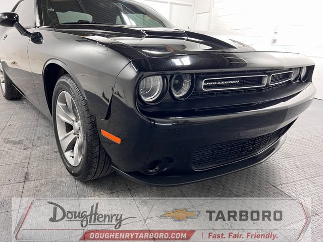 Used 2016 Dodge Challenger SXT RWD image 10
