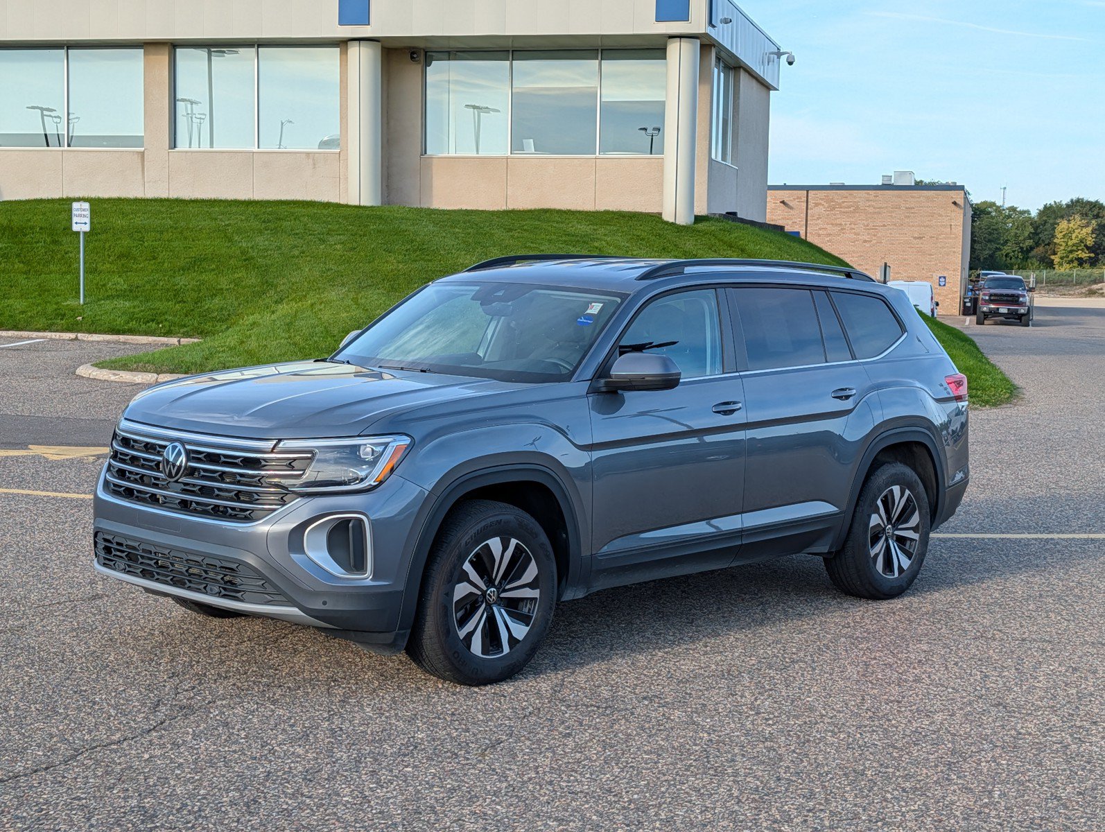 Used 2025 Volkswagen Atlas SE