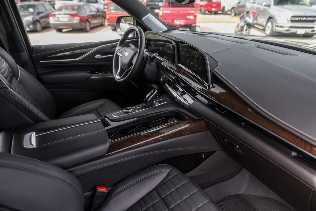 Used 2024 Cadillac Escalade Premium Luxury Platinum image 32