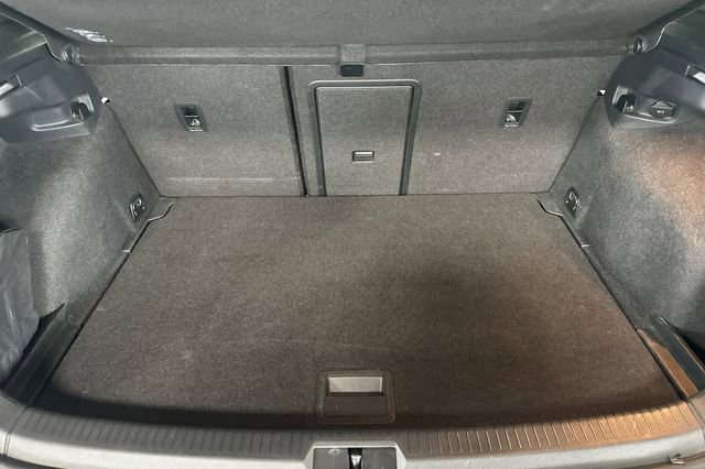 Used 2018 Volkswagen Golf R 4-Door image 18