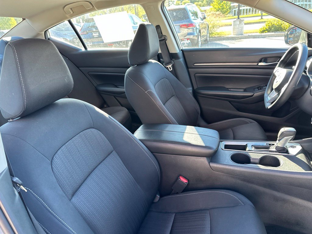 Used 2025 Nissan Altima 2.5 SV FWD image 34