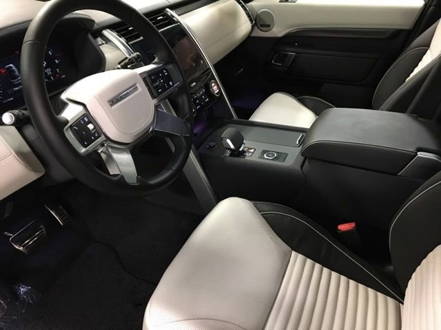 New 2024 Land Rover Discovery Metropolitan Edition image 11