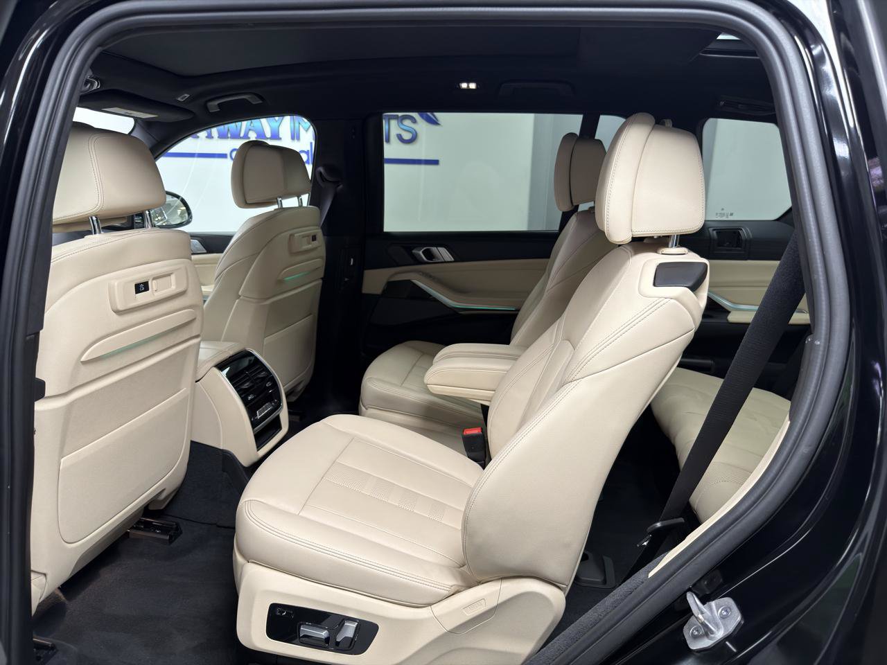 Used 2021 BMW X7 xDrive40i w/ Executive Package AWD/4WD image 31