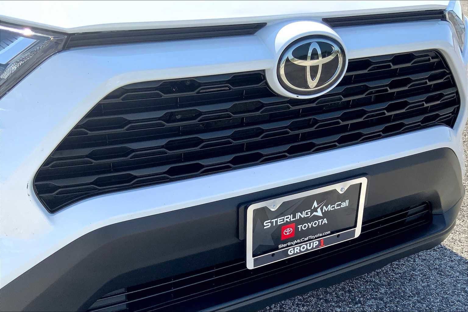 Used 2022 Toyota RAV4 XLE FWD image 28
