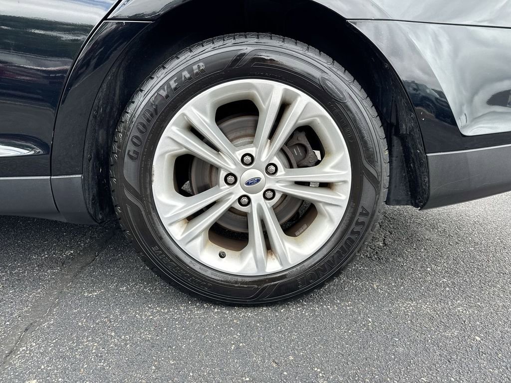 Used 2016 Ford Taurus SE FWD image 26