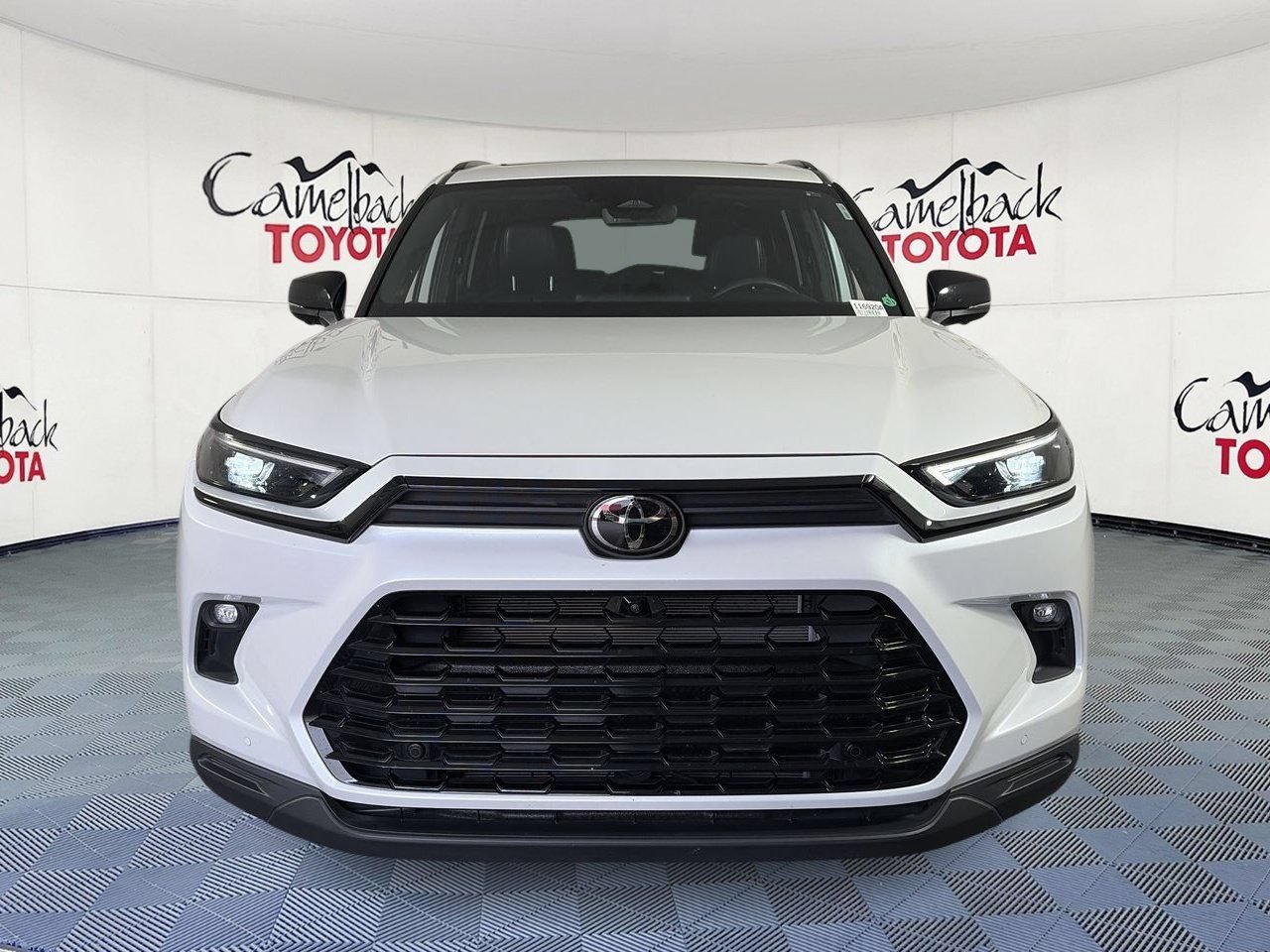 Used 2025 Toyota Grand Highlander AWD Hybrid image 3
