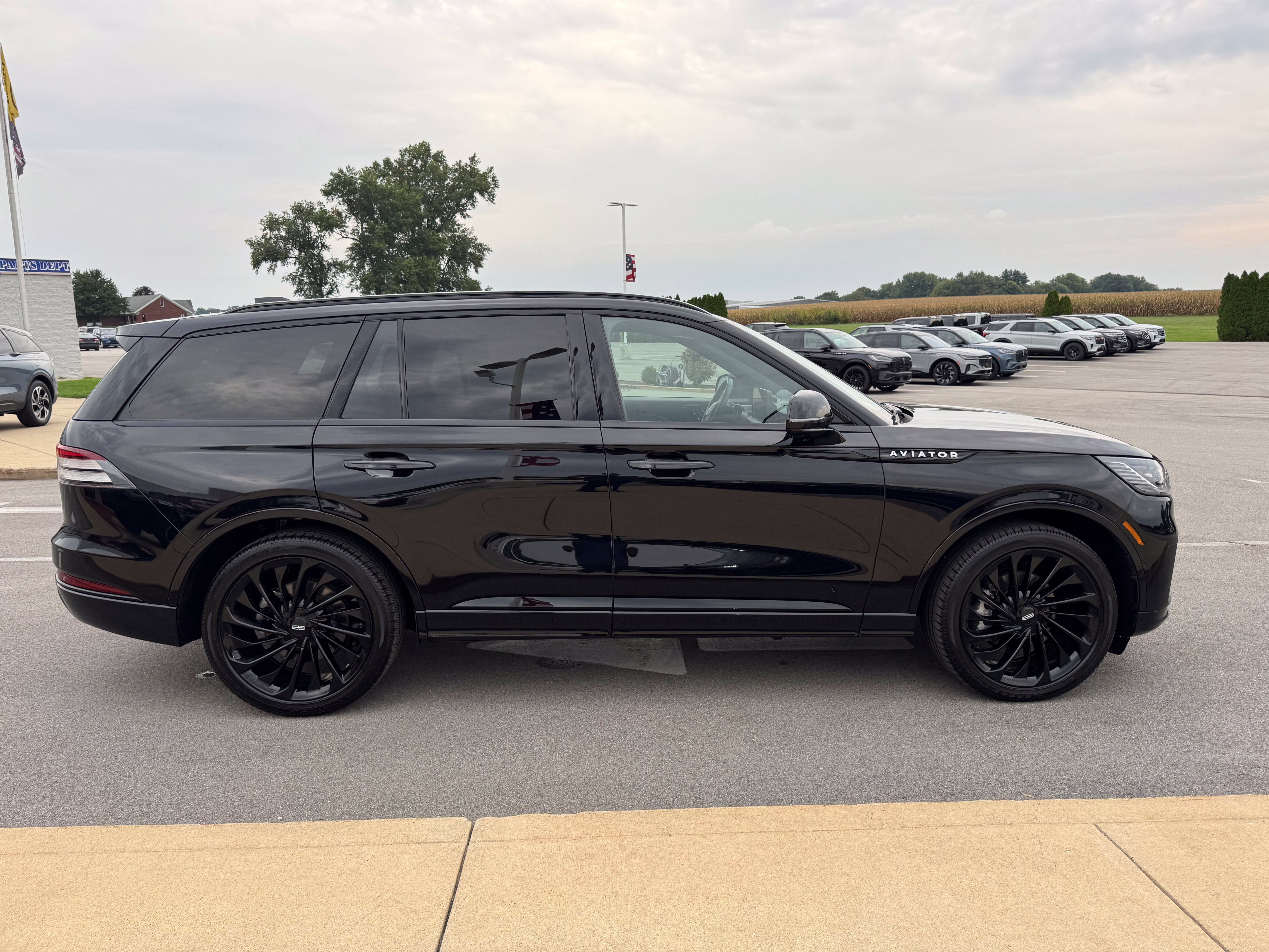 Used 2026 Lincoln Aviator Reserve AWD/4WD image 8