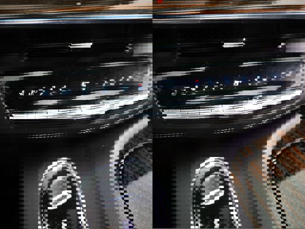 Used 2023 Cadillac Escalade Premium Luxury image 31