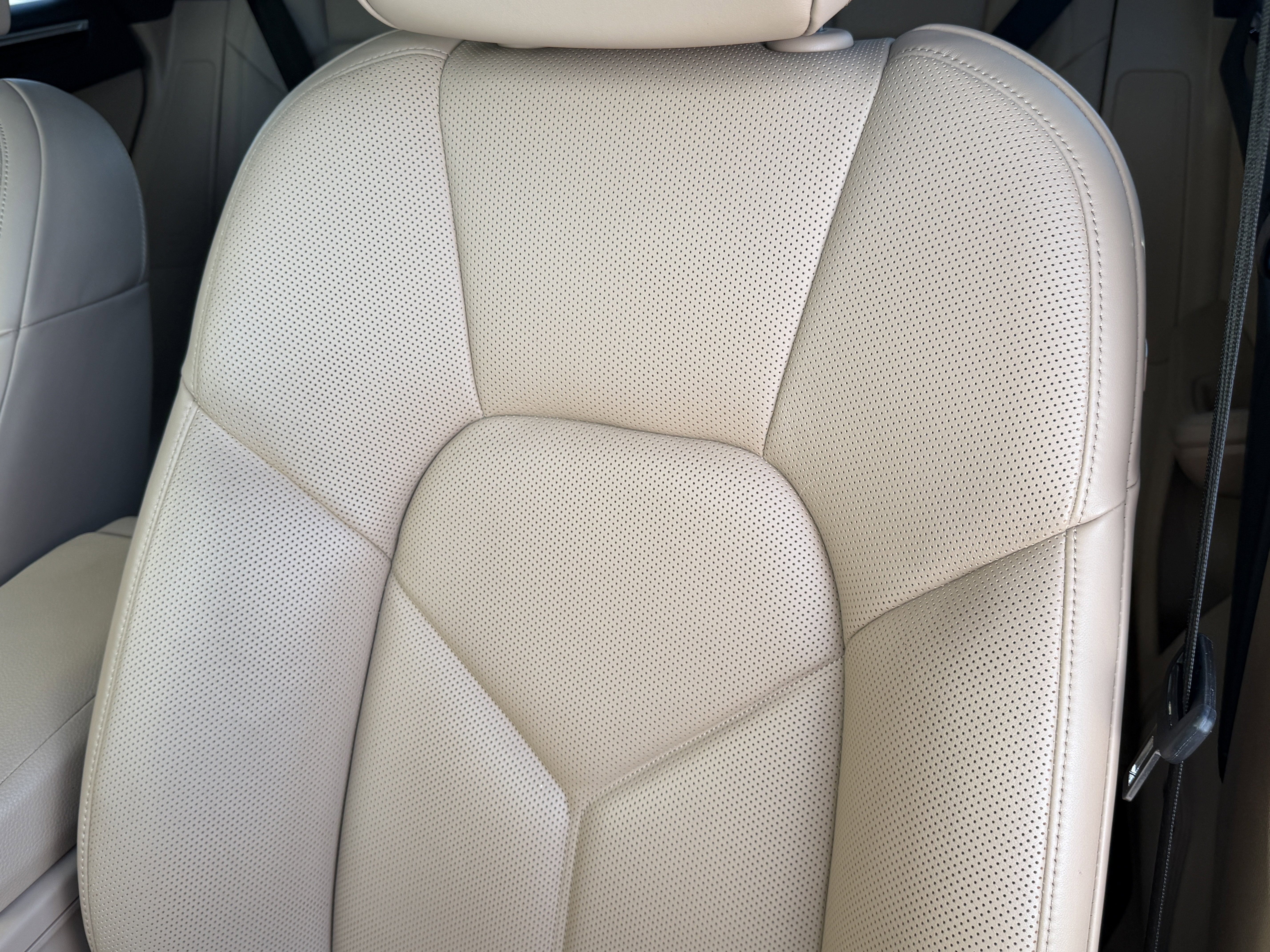 Certified 2022 Porsche Macan image 5