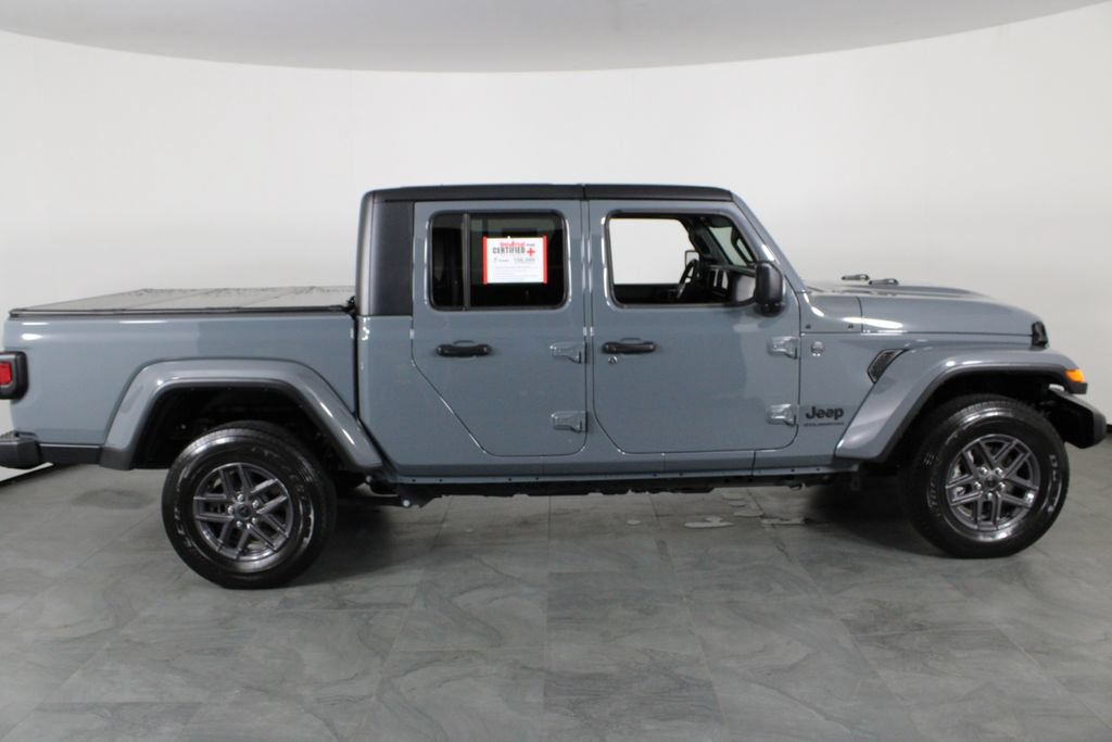 Used 2025 Jeep Gladiator Sport AWD/4WD image 14