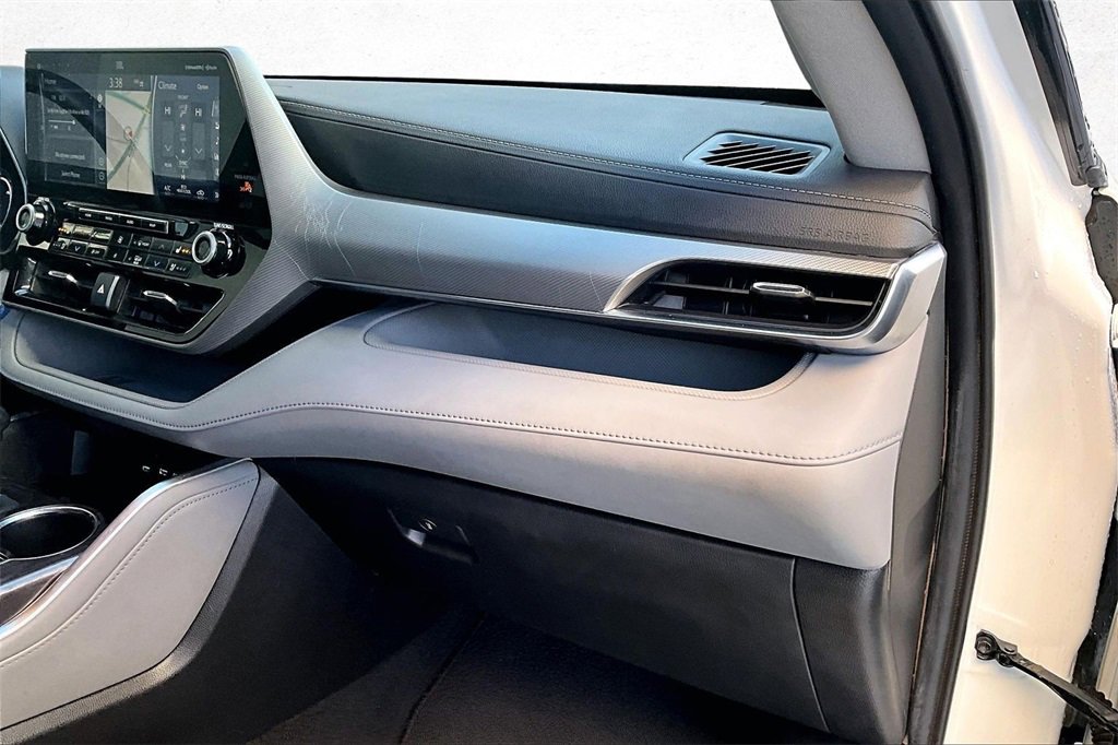 Certified 2021 Toyota Highlander Platinum image 27