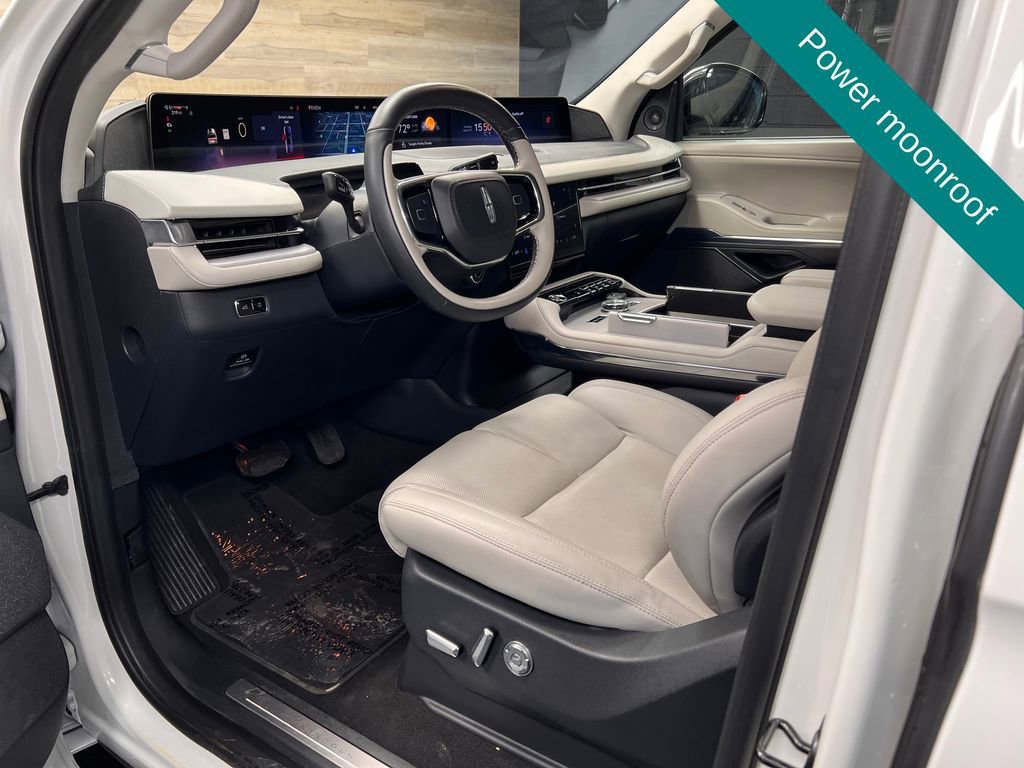 Used 2025 Lincoln Navigator L Reserve image 4