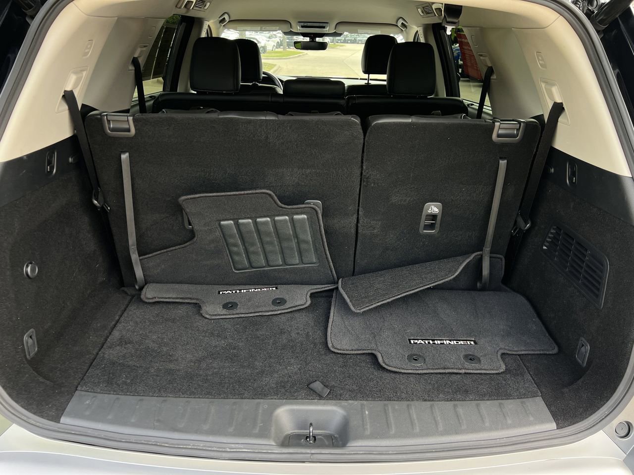 Certified 2025 Nissan Pathfinder SL image 26